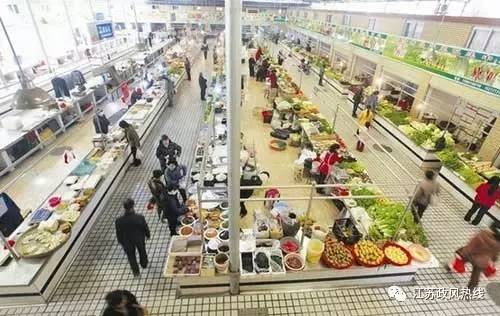 到市集或商場(chǎng)買東西要想不缺斤少兩，就得看商家是不是統(tǒng)一配的電子稱。(圖2)